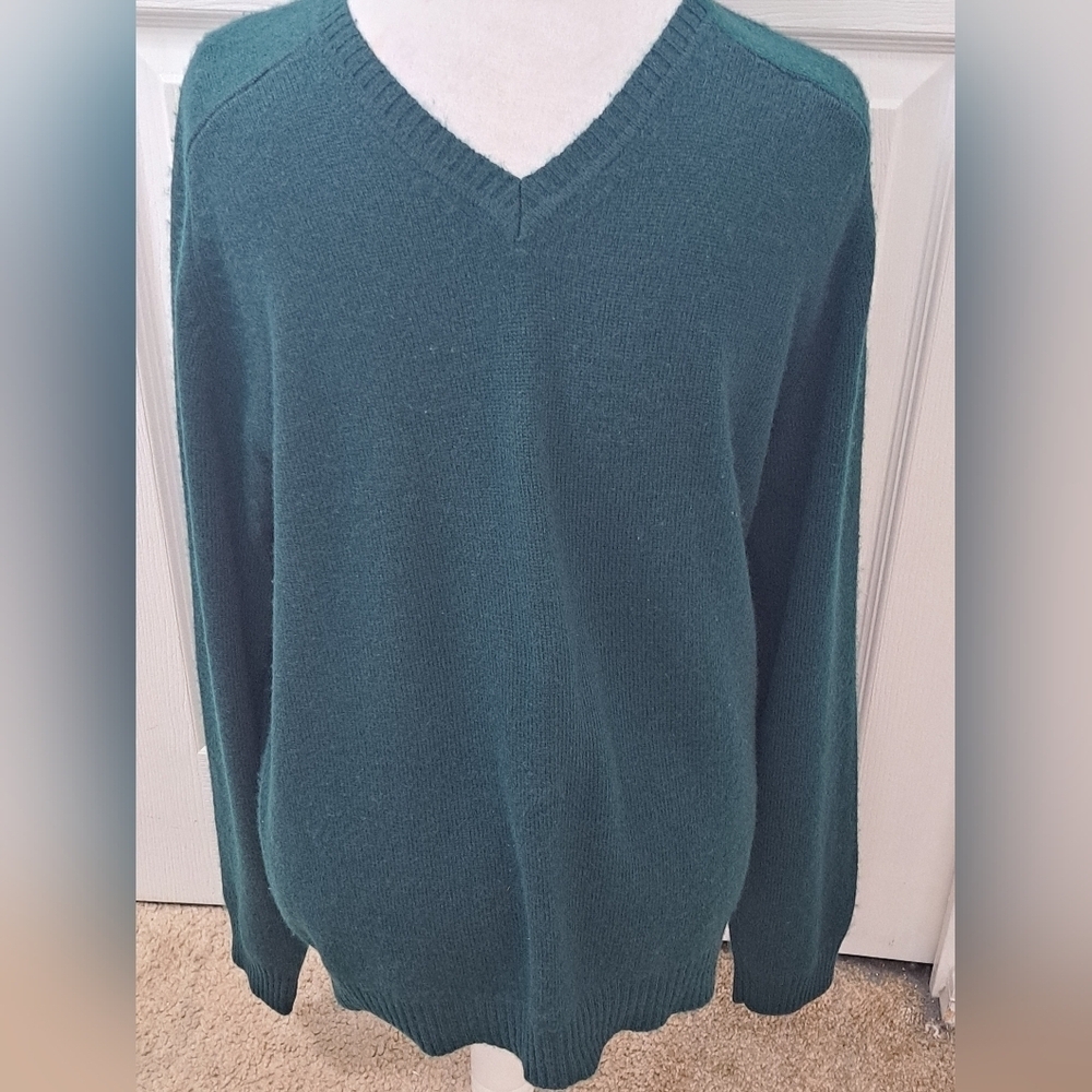 Vintage J. Ashford 100% Cashmere V Neck Sweater    Size M